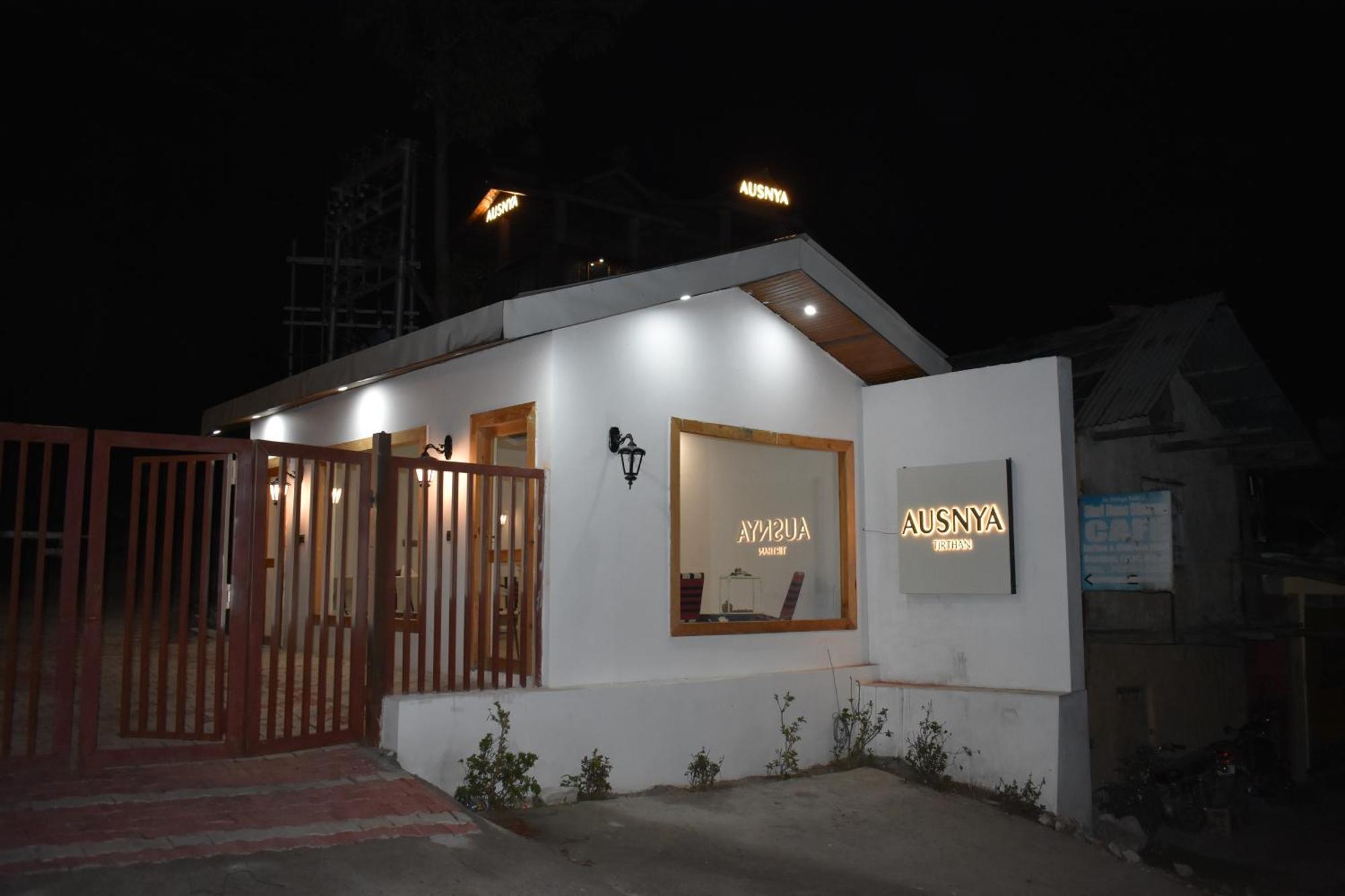 Ausnya Tirthan Banjār Εξωτερικό φωτογραφία